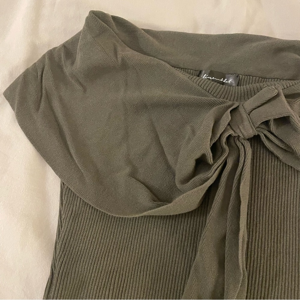 Line & Dot Olive Off-Shoulder Ribbed Top - Picture 3 of 6